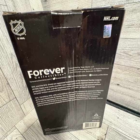 NHL Collectible Box with Black and White Design - Picture 3 of 5